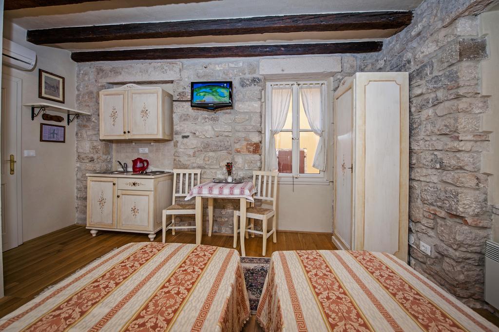 Residence Marco Polo Centro Storico Ровинь Экстерьер фото
