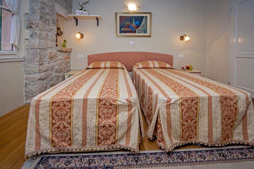 Residence Marco Polo Centro Storico Ровинь Экстерьер фото