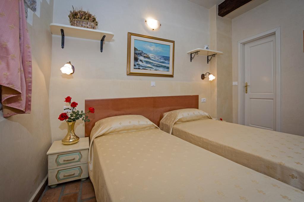 Residence Marco Polo Centro Storico Ровинь Экстерьер фото