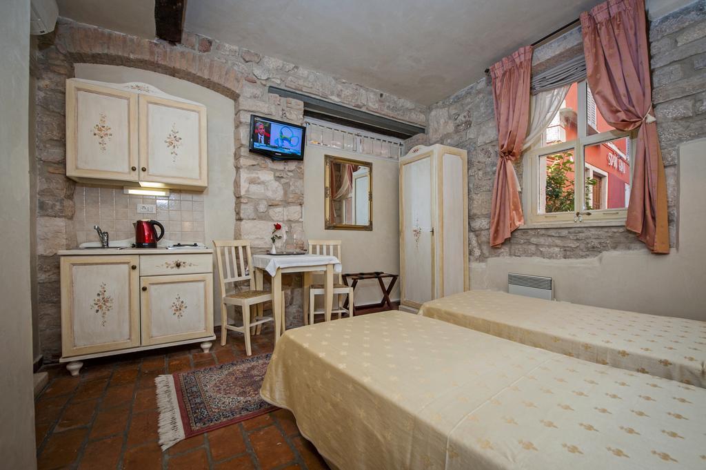 Residence Marco Polo Centro Storico Ровинь Экстерьер фото