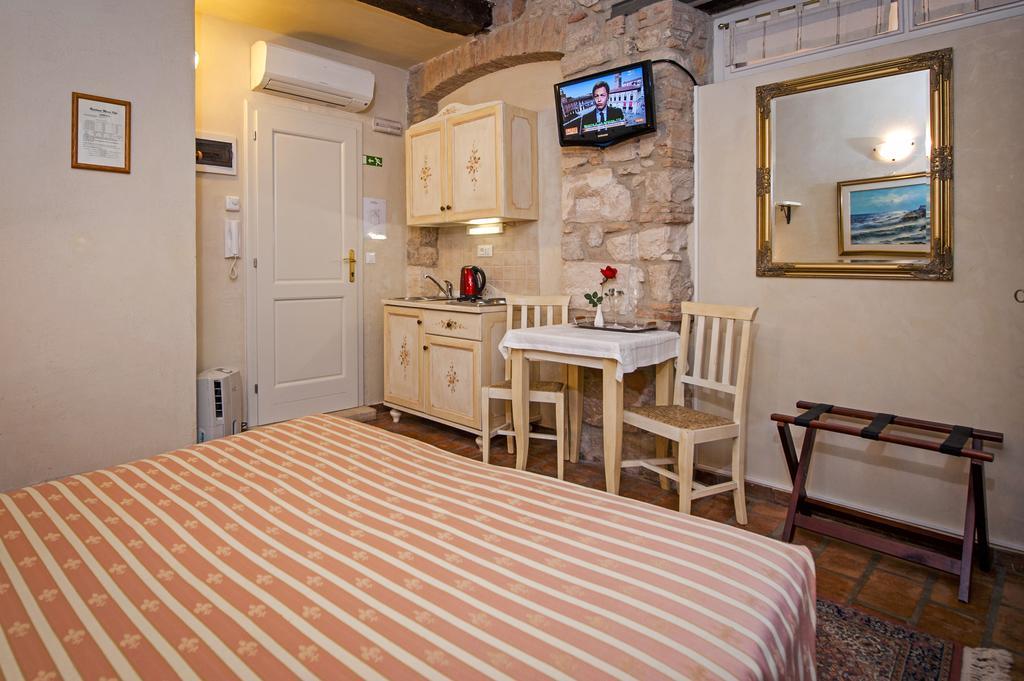 Residence Marco Polo Centro Storico Ровинь Экстерьер фото