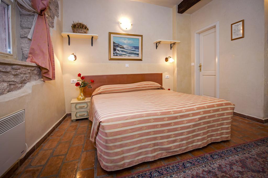 Residence Marco Polo Centro Storico Ровинь Экстерьер фото